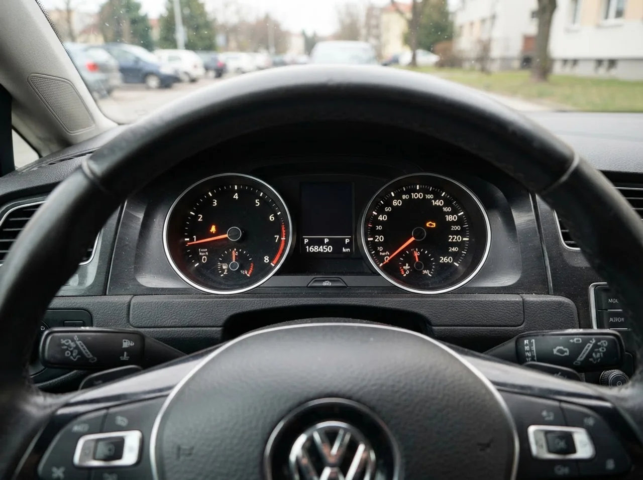 Contachilometri di un'auto usata con 168'450 km